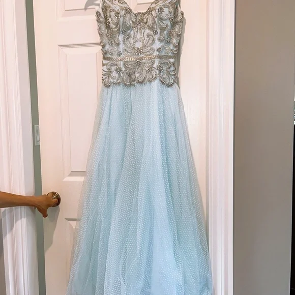 Prom dress - Picture 1 of 3